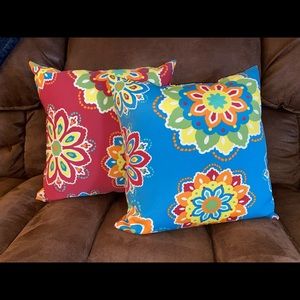 Set of 2 Outdoor Pillows.